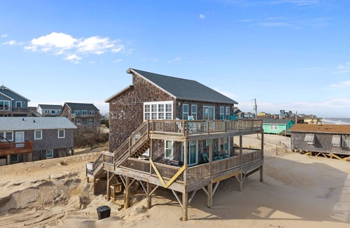 Rodanthe House | Dog-friendly oceanfront home with large deck, high-speed WiFi, washer/dryer & AC