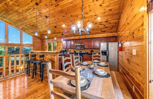 Pigeon Forge Cabin | Dollywood 3 Miles, Theatre, Game Room, HotTub, Pets, PoolTable, 2 Balconies