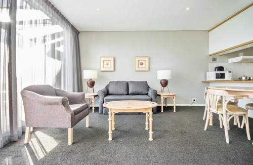 Bloubergstrand Hotel | Dolphin Beach Hotel