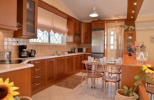 Spata-Artemida Apartment | Domelia's Luxury Apartment near Airport & beach