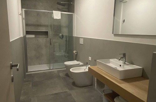 Fogliano House | Dormi-RE rooming house offers 12 elegant and comfortable rooms.