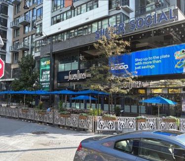 Navy Yard House | Downtown house w On-site Parking Walk to Capital, Museums B