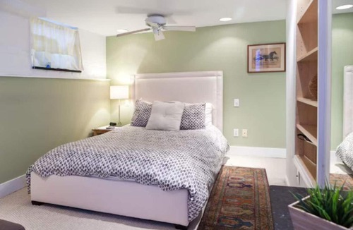 Mount Vernon Square Apartment | Downtown Large Apartment Guest Suite
