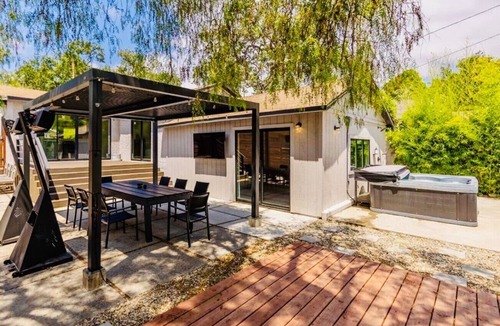 Ojai House | Downtown Ojai Gem - Hot Tub & Yard