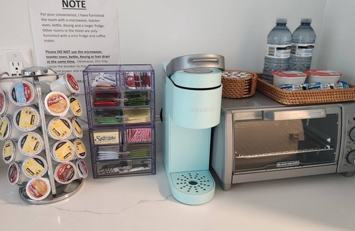 Central Apartment | Downtown Vancouver Bright & Modern Room @ the Executive Hotel Le Soleil Building