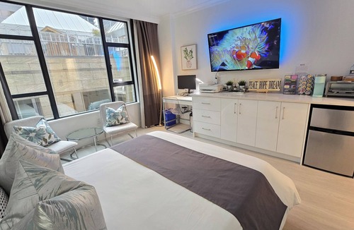 Central Hotel | Downtown Vancouver Renovated, Bright & Modern Hotel Room at 567 Hornby St