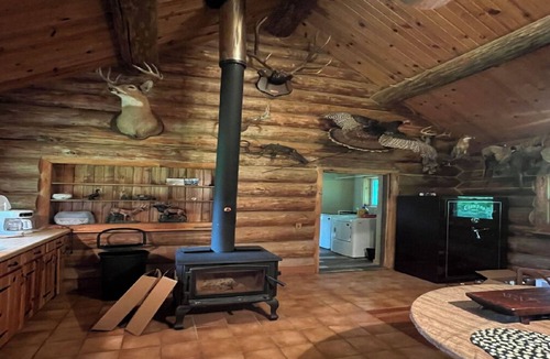 Alma Apartment | Dragonfly Cabin, hot tub, Sauna, hiking trails