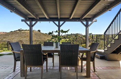 Thousand Oaks House | Dream Home with Golf Course View and Hot Tub