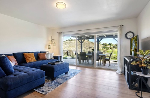 Thousand Oaks House | Dream Home with Golf Course View and Hot Tub