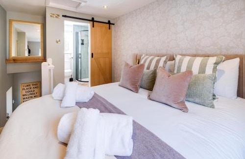 City Centre House | Dreamers Hollow- Wyndale Signature Stays