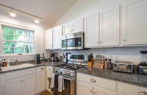 East Hampton North House | Driftwood Cottage by Rove Travel | Serene Cottage