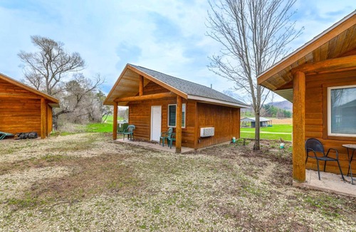 Waumandee House | Dual Cabin Retreat Near Mississippi River Fun!