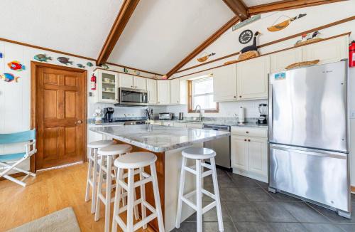 Carolina Dunes House | Duck Dazed - Carolina Dunes, Oceanside, Ocean View, 125 Yds to Beach, Hot Tub, Pets OK