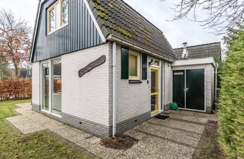 Egmond-Binnen House | Dune Bungalow directly against the dunes for 5 persons. Modern, Warm, Atmospheric, Nature, Walking, Peaceful and quiet, Egmond.