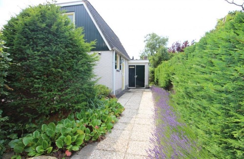 Egmond-Binnen House | Dune Bungalow directly against the dunes for 4 persons