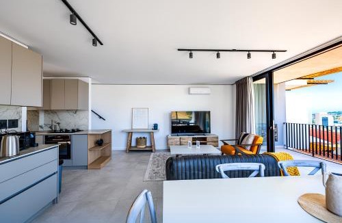 Bo'Kaap Apartment | Duplex Penthouse with 3 Balcony's I Table Mountain Panoramic Views