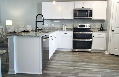 Mocksville House | DuPont Manor House beautiful modern home offers serene comfort & convenience