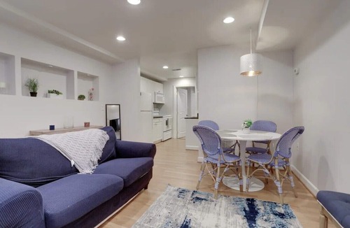 U Street Corridor House | Dupont: Pet-friendly+Metro+42"Roku+Desk+FAST Wi-Fi