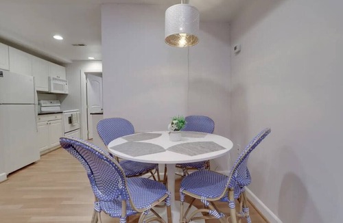 U Street Corridor House | Dupont: Pet-friendly+Metro+42"Roku+Desk+FAST Wi-Fi