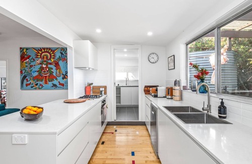 South Durras Cottage | Durras Cottage - walk to beach