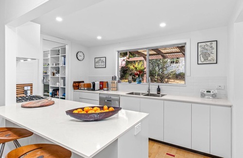 South Durras Cottage | Durras Cottage - walk to beach