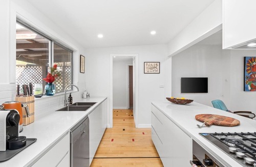 South Durras Cottage | Durras Cottage - walk to beach