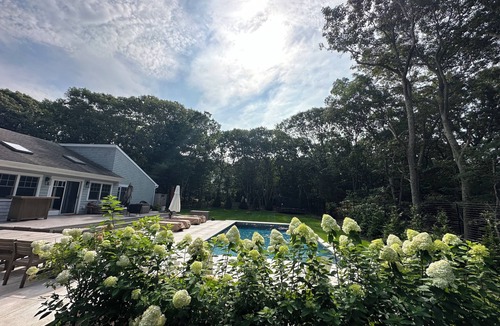 Springs House | E. Hampton Beach House- Walk to Waterfront, Min. to Beaches-New Heated Pool Open