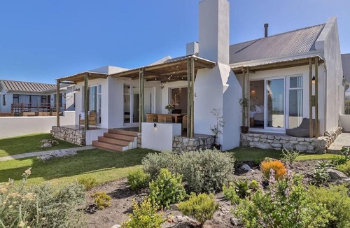 Kleinmond Apartment | Efcharisto Cottage Sea, Style & Serenity