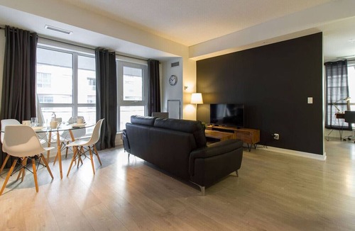 Financial District Apartment | Elegant 1BR Apt with Balcony near Rogers Centre