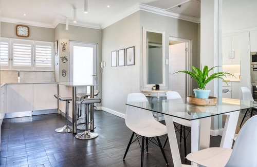 Green Point Apartment | Elegant 2 Bedroom 1 Bath Apartment Near Sea Point Promenade