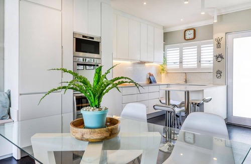 Green Point Apartment | Elegant 2 Bedroom 1 Bath Apartment Near Sea Point Promenade