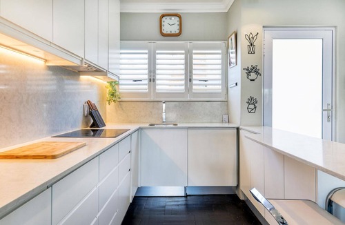 Green Point Apartment | Elegant 2 Bedroom 1 Bath Apartment Near Sea Point Promenade