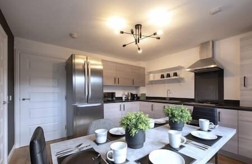 Liberton House | Elegant 4BR Home | Parking | City Centre | Sleeps7