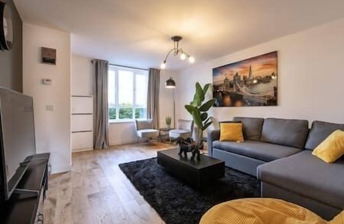 Liberton House | Elegant 4BR Home | Parking | City Centre | Sleeps7