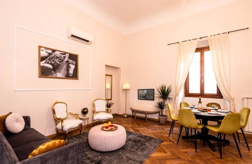 Santissima Annunziata Apartment | Elegant and historic 3-Bedroom in city center