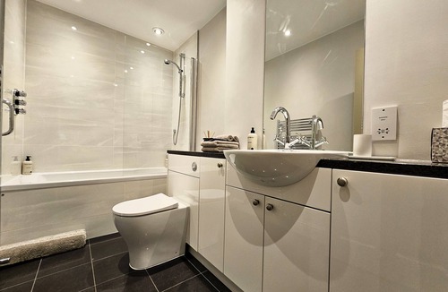 Comely Bank Apartment | Elegant and Peaceful 1 BR Escape near City Centre