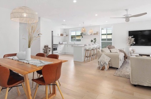Tomakin House | Elegant Beachside Retreat with Luxurious Amenities