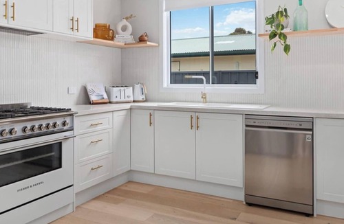Tomakin House | Elegant Beachside Retreat with Luxurious Amenities