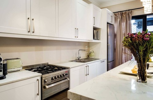 Camps Bay Apartment | Elegant Charm Retreat Central Treasure