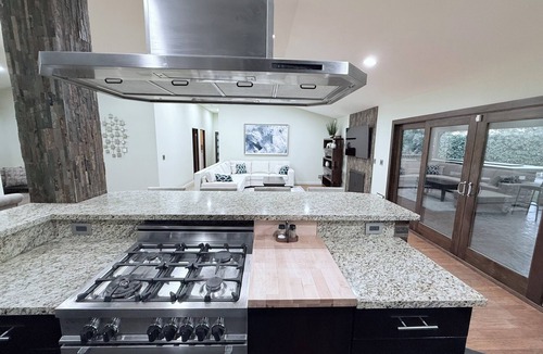 Woodland Hills House | Elegant Family Retreat 5BR&3BA in Serene Oasis