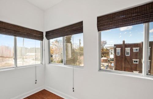 Downtown Baltimore House | Elegant Reservoir Hill home with parking sleeps 8