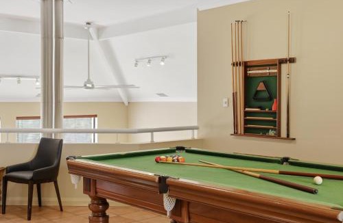 Applecross House | Elegant Riverfront 5BR Family Retreat with Pool