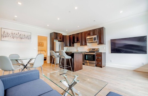 Dundarave Condo | Elegant West Vancouver Suite