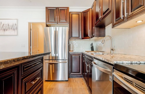 Dundarave Condo | Elegant West Vancouver Suite