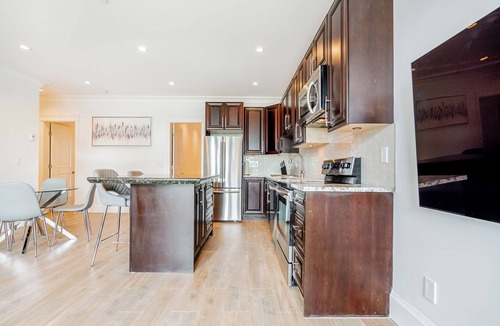 Dundarave Condo | Elegant West Vancouver Suite