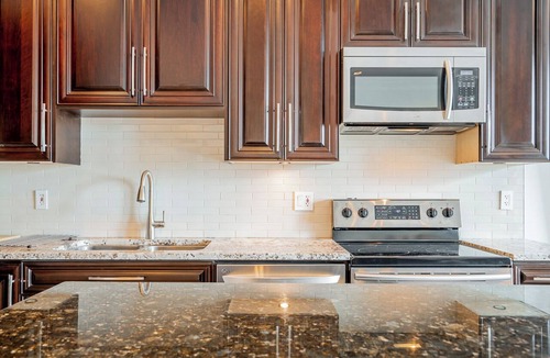 Dundarave Condo | Elegant West Vancouver Suite