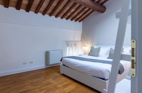 Ferrara Historic Centre Apartment | [Eleganza fronte Castello Estense]
