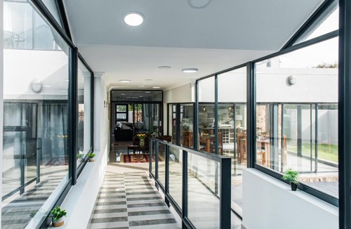 Sandbaai House | Elizabeth House
