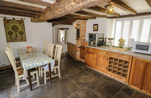 Quedgeley Cottage | ELMHURST COTTAGE, pet friendly, with open fire in Chipping Campden