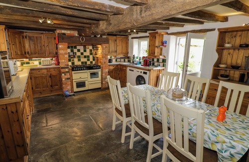 Quedgeley Cottage | ELMHURST COTTAGE, pet friendly, with open fire in Chipping Campden